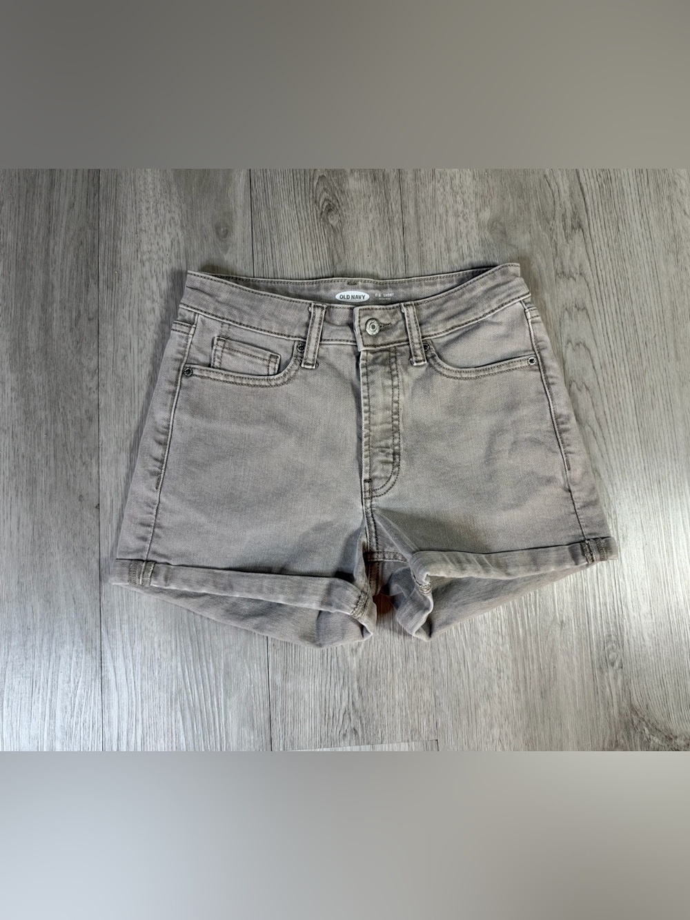 Old Navy O.G. Short High Rise Gray Denim Shorts Cuffed Pockets Womens Size 0